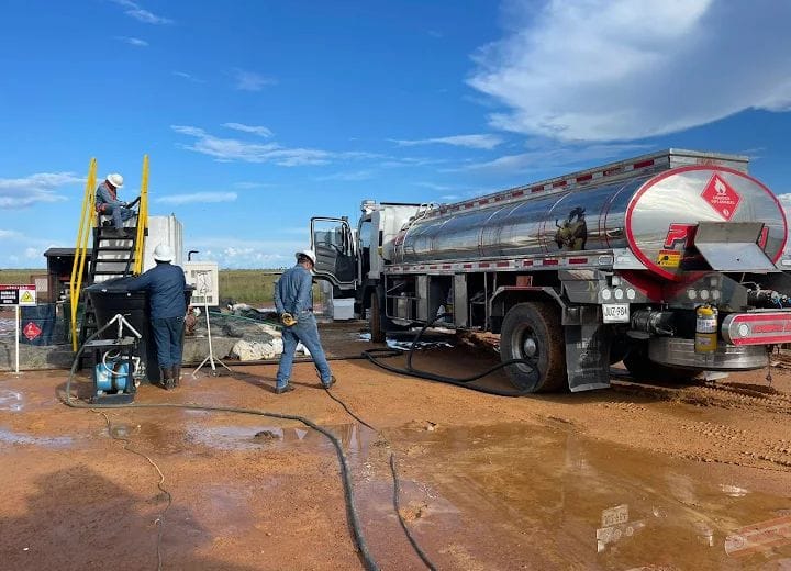 Operación de suministro industrial de combustible